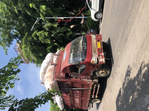 1023本人车辆停好车并查车期间通过的中型厢式货车.jpg 1023本人车辆停好车并查车期间通过的中型厢式货车.jpg